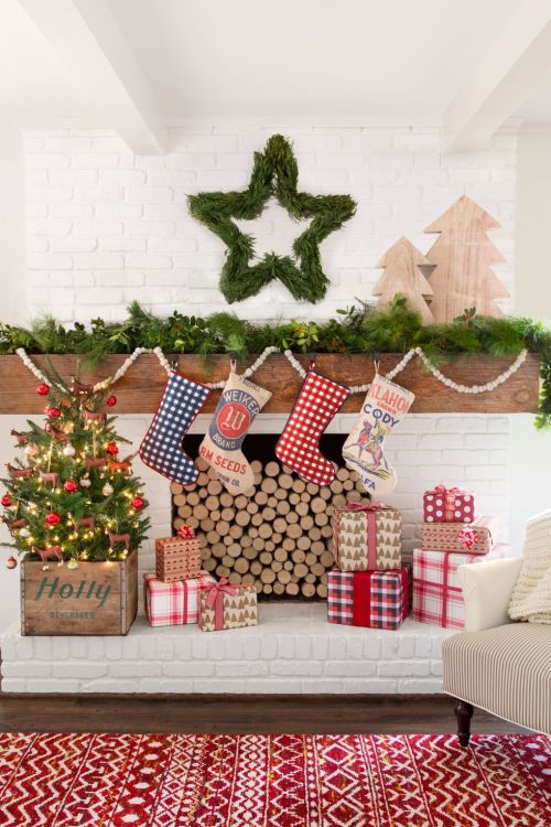 1477509872-clx120115cover-04-wreath
